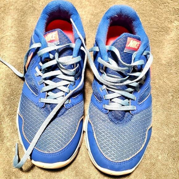 Nike Tennis shoes Size 8.5 - Picture 1 of 7
